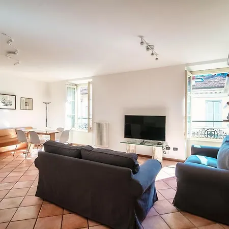 Library House - Downtown Apartament Como