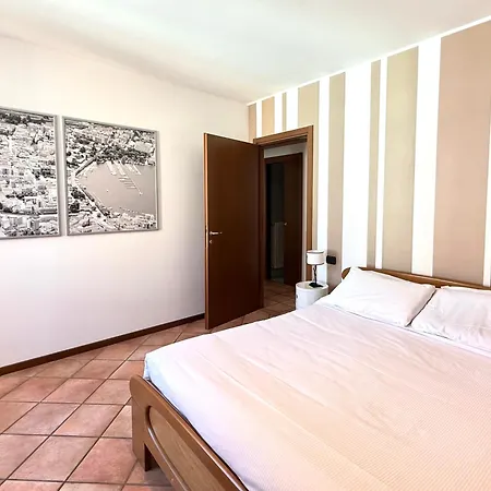 Library House - Downtown Appartement Como